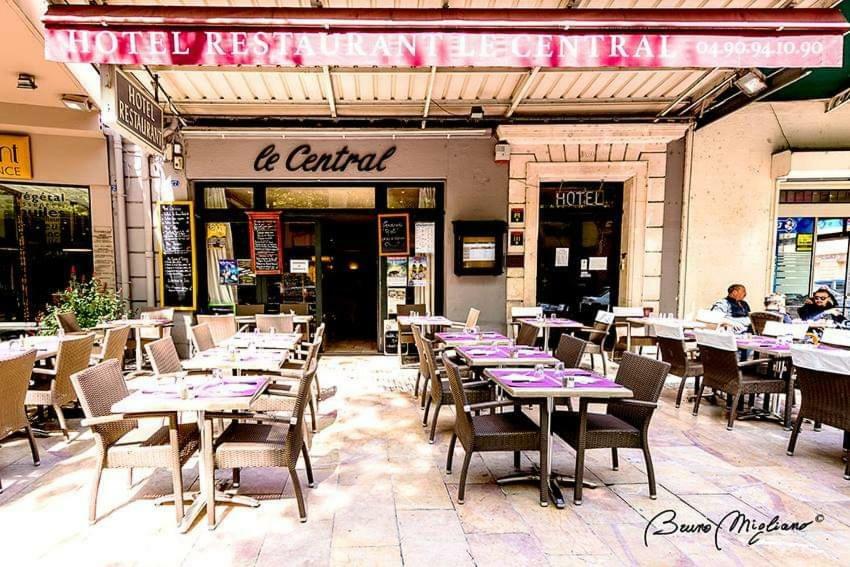 Hotel Restaurant Le Central Шаторенар Экстерьер фото